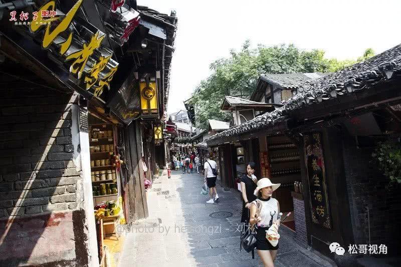 翰墨飘香书春联 文化助残进社区